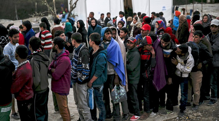 Mafia increasingly targets refugees at Greek camps – report